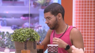 Vinicius dispara a brother: ‘Você quer me dar um trato?’