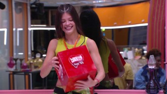 Vinícius é sorteado pela Líder Vitória Strada para o Cine BBB