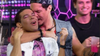 No BBB22, Eliezer e Vyni dançam agarrados e discutem na festa