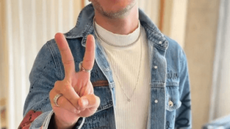 “Não conseguiram me derrubar e não vão conseguir agora”, desabafa Arthur Aguiar após ataques