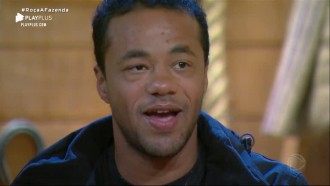 ‘Estava carente e me deu vontade de beijar’, diz Phellipe sobre expulsão