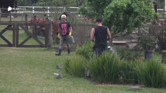 Flores! Viny e Guilherme fazem paródia com hit dos Titãs