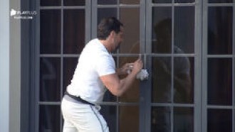 Folhas arma pegadinha para Coelho e prende porta do quarto