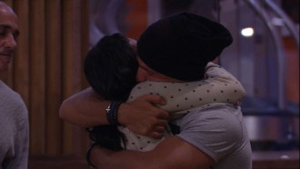 Gleici abraça Kaysar: 'Parabéns'