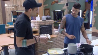 Guilherme Leão e DJ Netto preparam o café da manhã