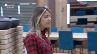 Hari admite que ficou bêbada após tomar uma garrafa de champanhe