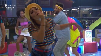 Hari Almeida bebe demais e canta: 'Macho nunca mais'