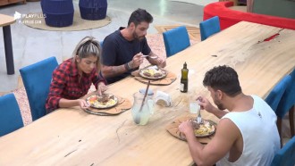 Hari Almeida e Lucas Viana almoçam bife feito por Diego Grossi