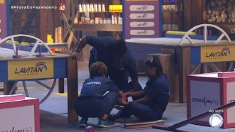 Jake se machuca na prova do fazendeiro e recebe ajuda de peoas: Tá doendo