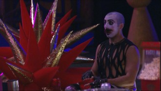 Jéssica faz performance para Kaysar