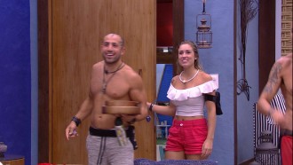 Kaysar abre Bangalô do Líder com Ayrton e Jéssica