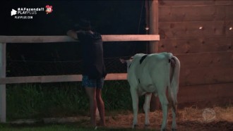 Lucas chora sozinho e pede desculpas aos pais: 'Eu não queria sair agora'