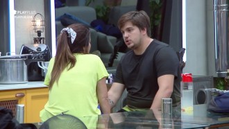 Lucas pede desculpas para Camila por não ter ido bem na prova