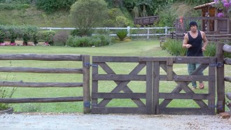 Lucas Viana acorda cedo e corre de chinelo e pijama