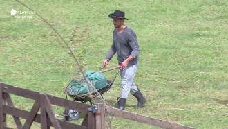 Lucas Viana acorda cedo para cuidar da área externa da sede