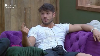 Lucas Viana diz que está louco para comer açaí e peões zoam modelo