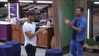 Lucas volta da prova como vencedor e recebe o chapéu de Fazendeiro