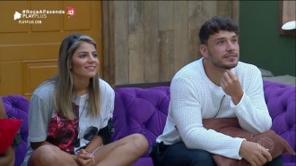 Peões abrem cápsula do tempo e se divertem com revelações passadas