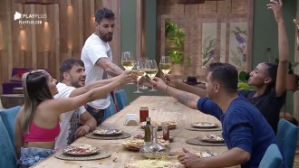 Peões curtem jantar com pizza, e Diego brinda à vaga como finalista