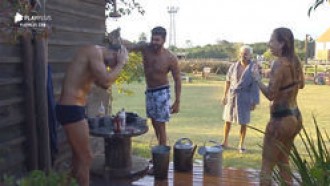 Peões exibem boa forma e se refrescam na Baia