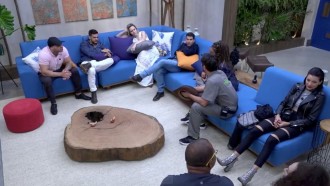 Peões já conversam sobre voto e se preocupam com formação da Roça