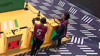 Pocah desiste e Gil e Sarah vencem prova do líder