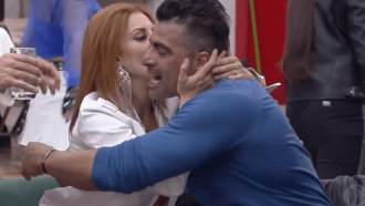 Deborah se declara para JP no Power Couple: “É amor, mas de amigo”