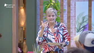 Roupa de Andréa some e ela reclama: 'Alguém pegou e escondeu'