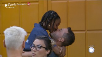 Sabrina ganha beijo de Rodrigo após vencer Prova do Fazendeiro