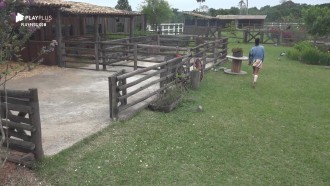 Sabrina Paiva cuida de ovelhas e conversa com bezerro: 'Lindo'