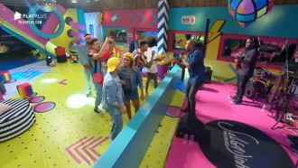 Salgadinho canta sucessos da carreira para os peões da sede