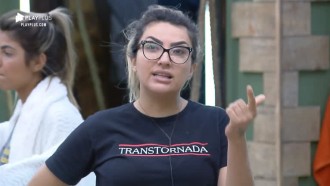 Thayse Teixeira e Bifão discutem por causa do resto de louça suja