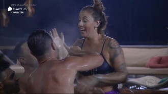 Triângulo amoroso vira o assunto mais comentado na sede da Fazenda