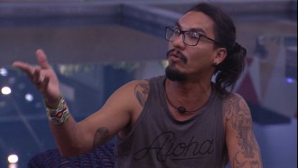 Vanderson opina sobre grupos na casa: 'Rolou uma divisão'