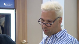 Viny arranca risos dos peões ao imitar o estilista Clodovil