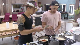 Biel e Lucas preparam lanche - A Fazenda 12