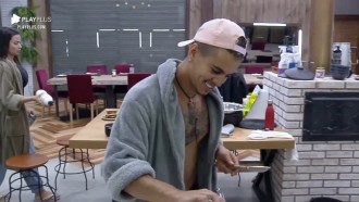 Biel faz jantar para peões - A Fazenda 12