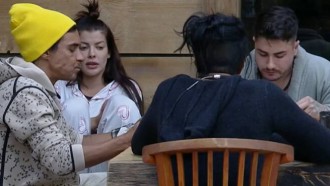 Jaquelline leva punição por quebrar objetos da sede