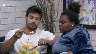 Jojo e Mariano dividem comida - A Fazenda 12