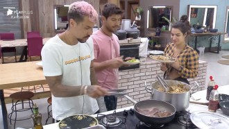 Peões almoçam bife e macarrão – A Fazenda 12