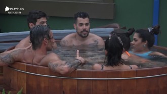 Peões conversam no ofurô - A Fazenda 12