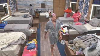 Peões se arrumam para baia - A Fazenda 12