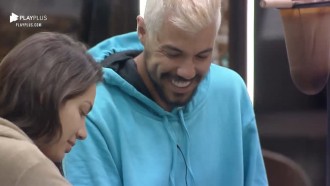 Stéfani ajuda Lipe com café - A Fazenda 12