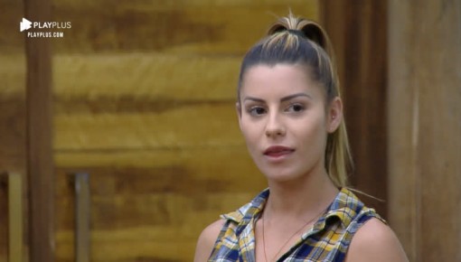 Aricia diz que Lucas está ignorando ela: 'Não olha na minha cara'