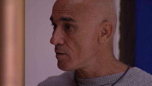 Ayrton conversa com Ana Clara e declara voto em Breno