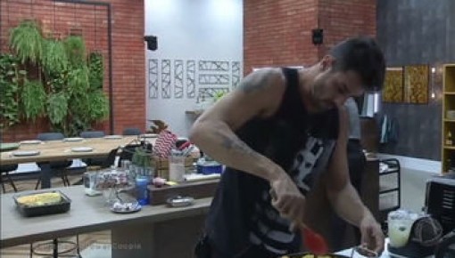 Competidores ficam incomodados com comportamento de Diego