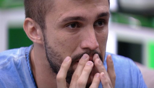 Arthur chora com Presente do Anjo no BBB21