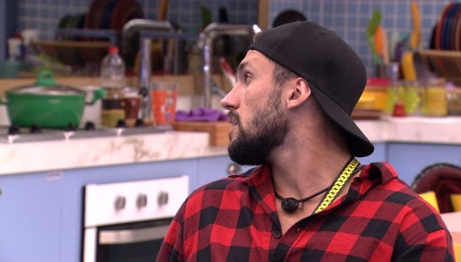 Arthur ouve de brother no BBB21: 'Está apaixonado'