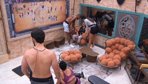 BBB 24: Isabelle sente mal-estar e recebe apoio dos brothers