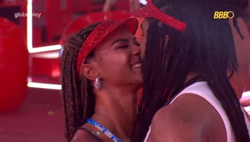Beijo quente no BBB 25! Veja quem protagonizou o momento